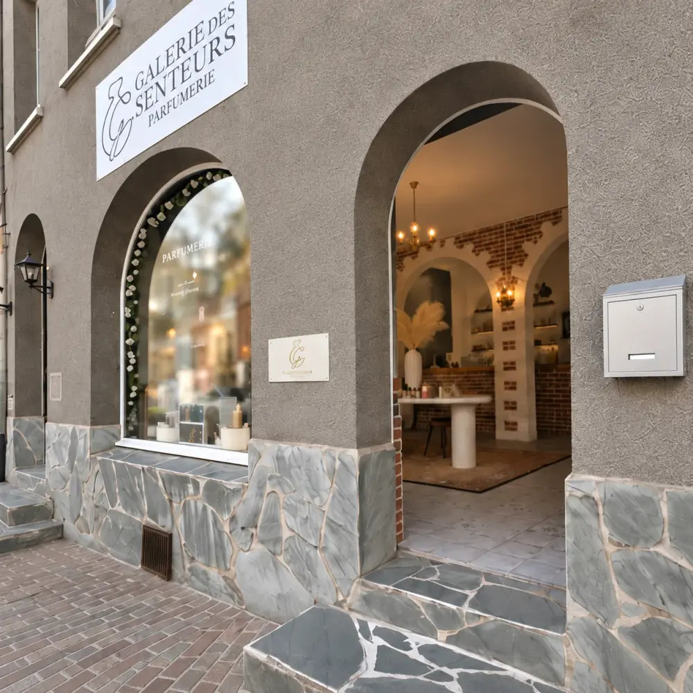 Fassade und Eingang der Galerie des Senteurs in Le Quesnoy